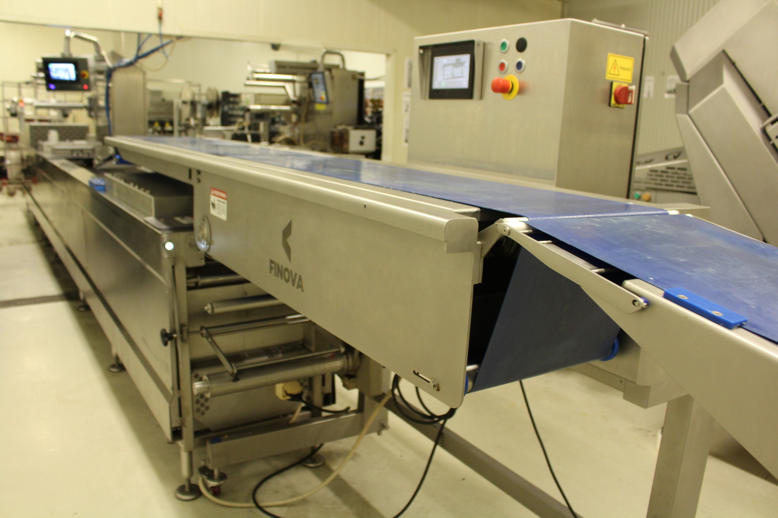 Szeletelőgép kihordó szalaggal 15