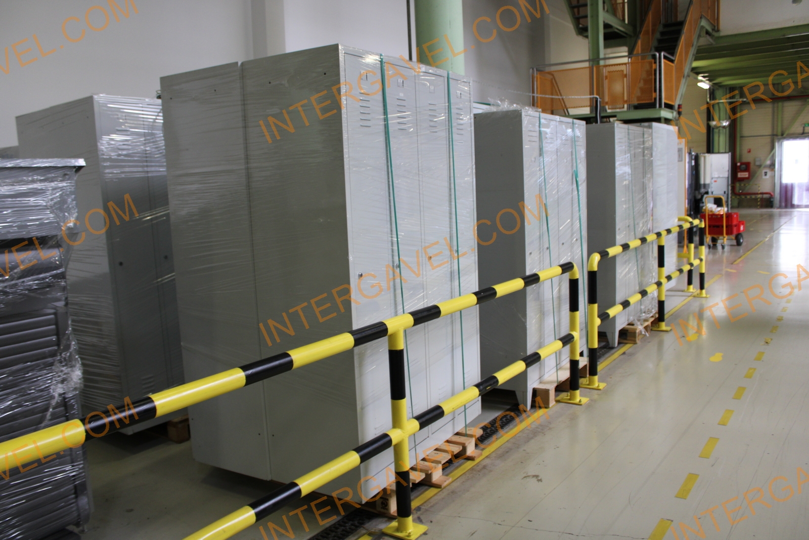 Öltözőszekrény 3