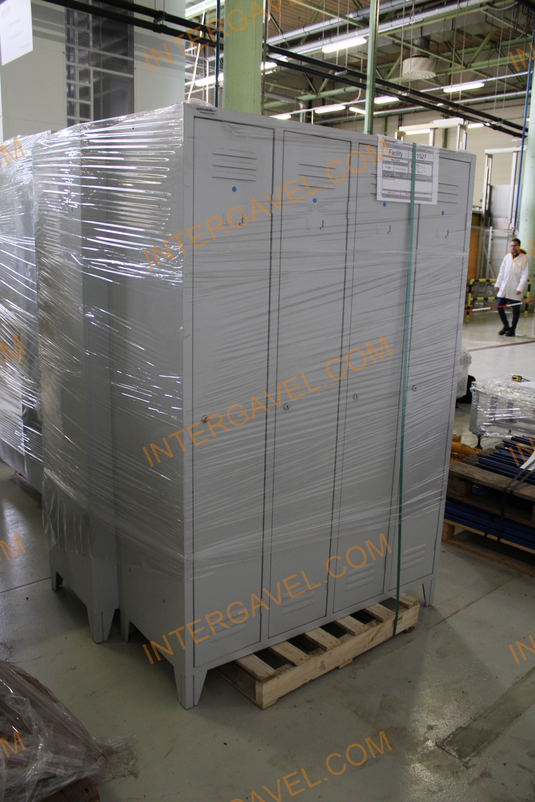 Öltözőszekrény 6