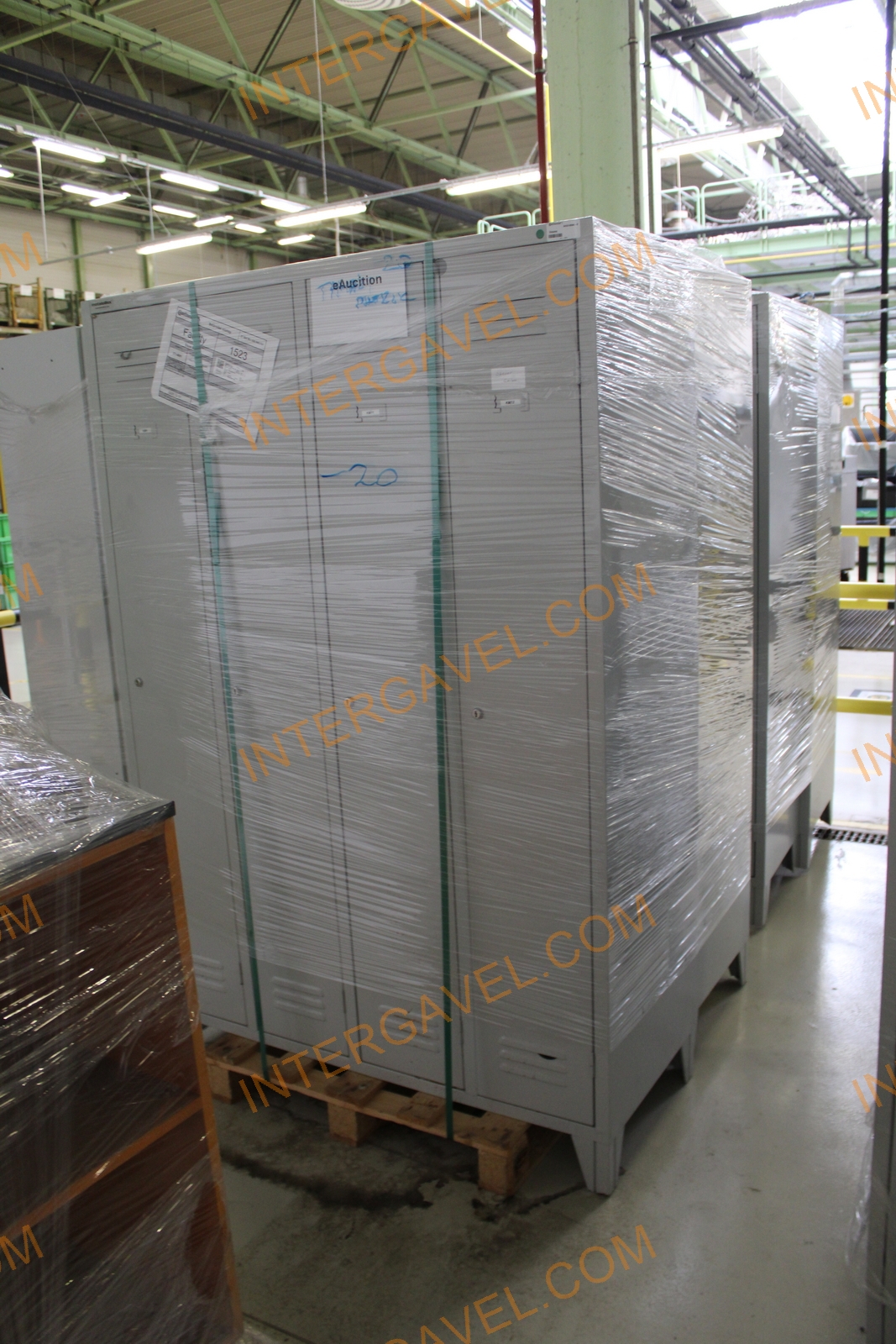 Öltözőszekrény 7