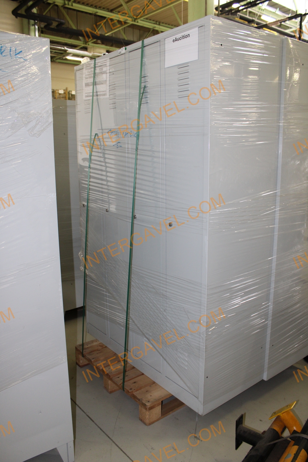 Öltözőszekrény 14