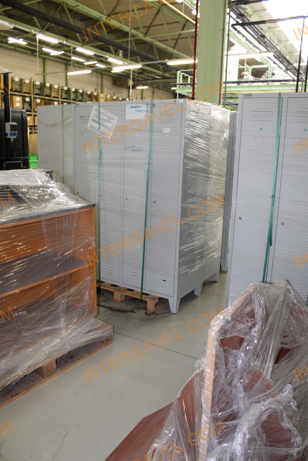 Öltözőszekrény 16