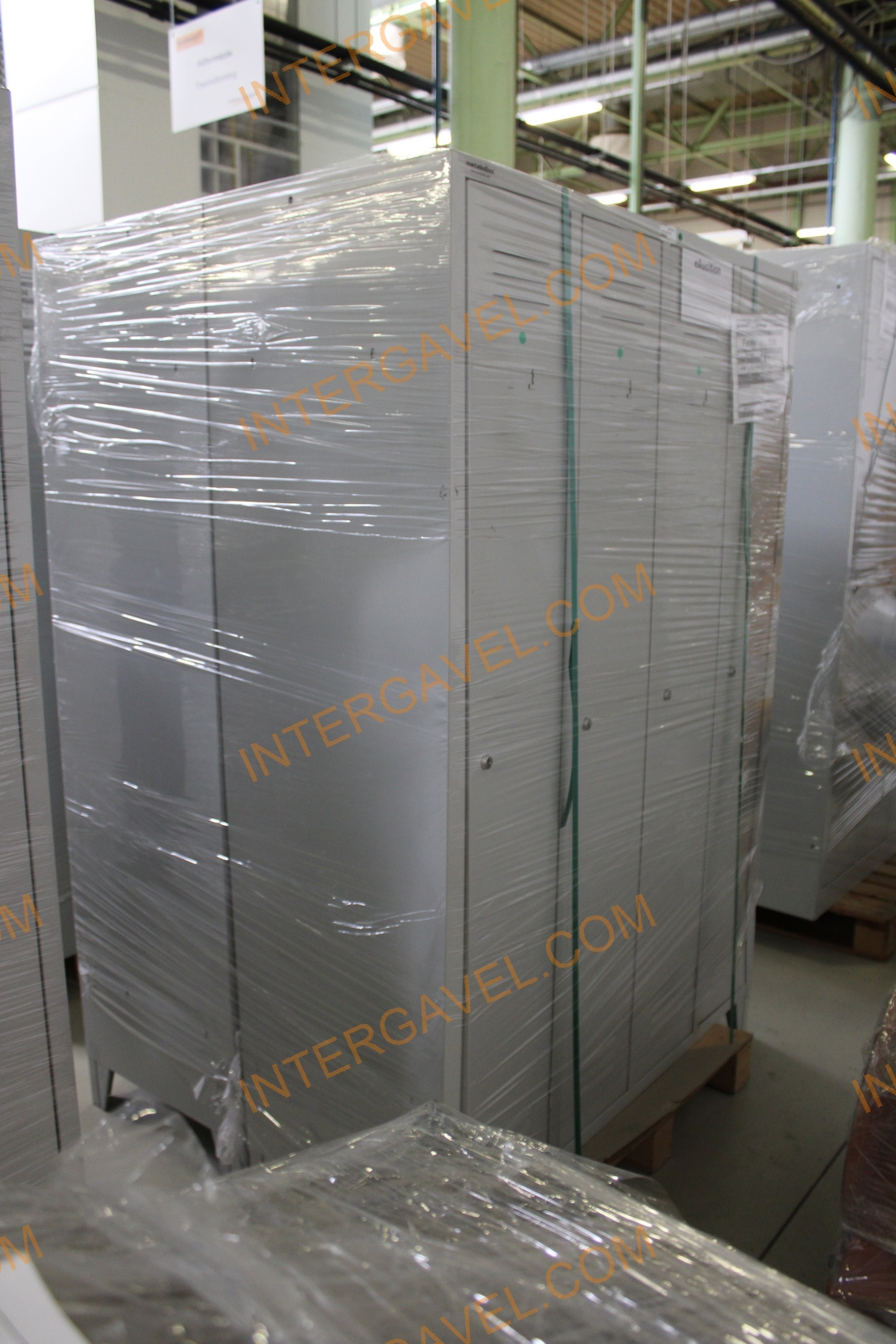 Öltözőszekrény 18