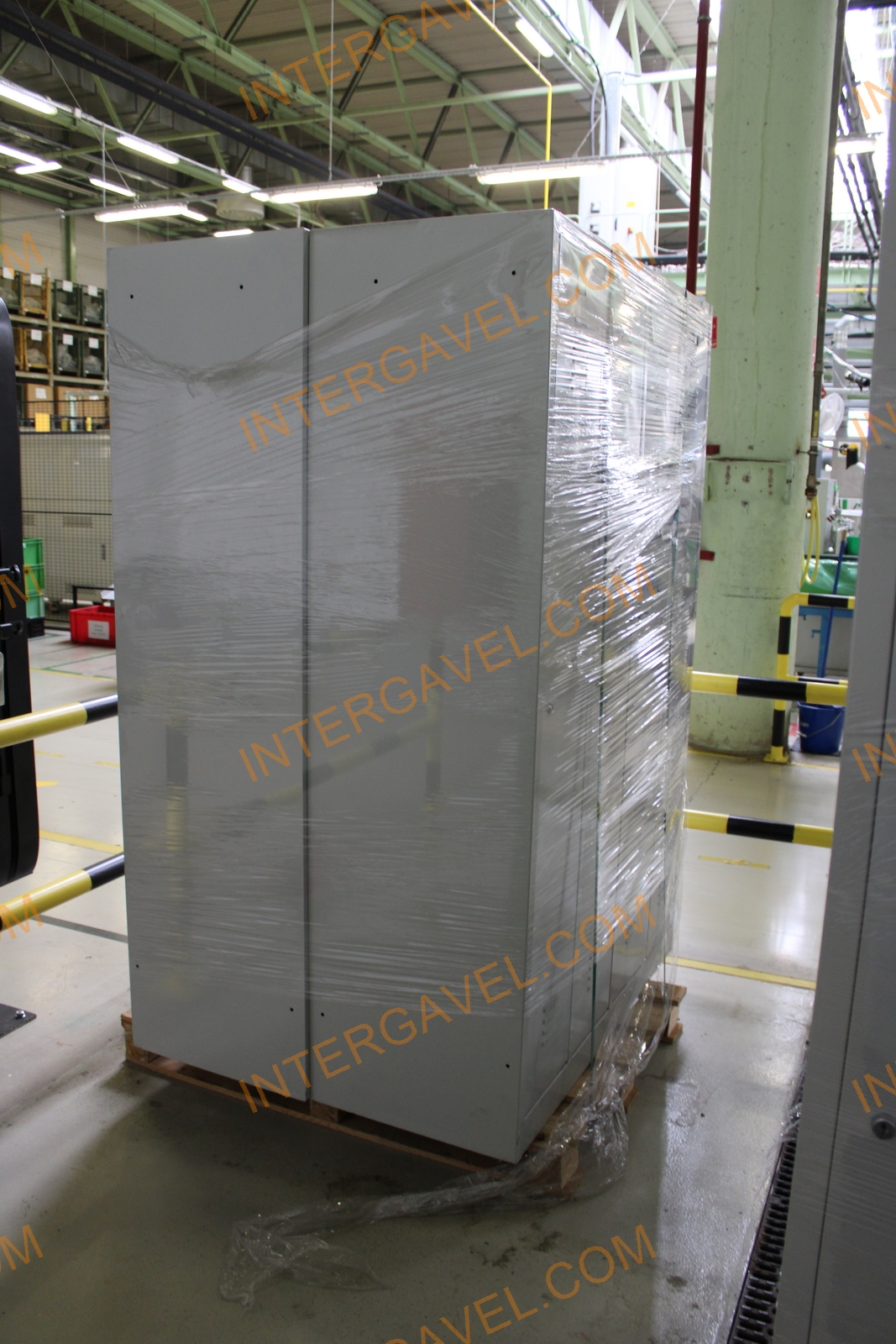 Öltözőszekrény 19