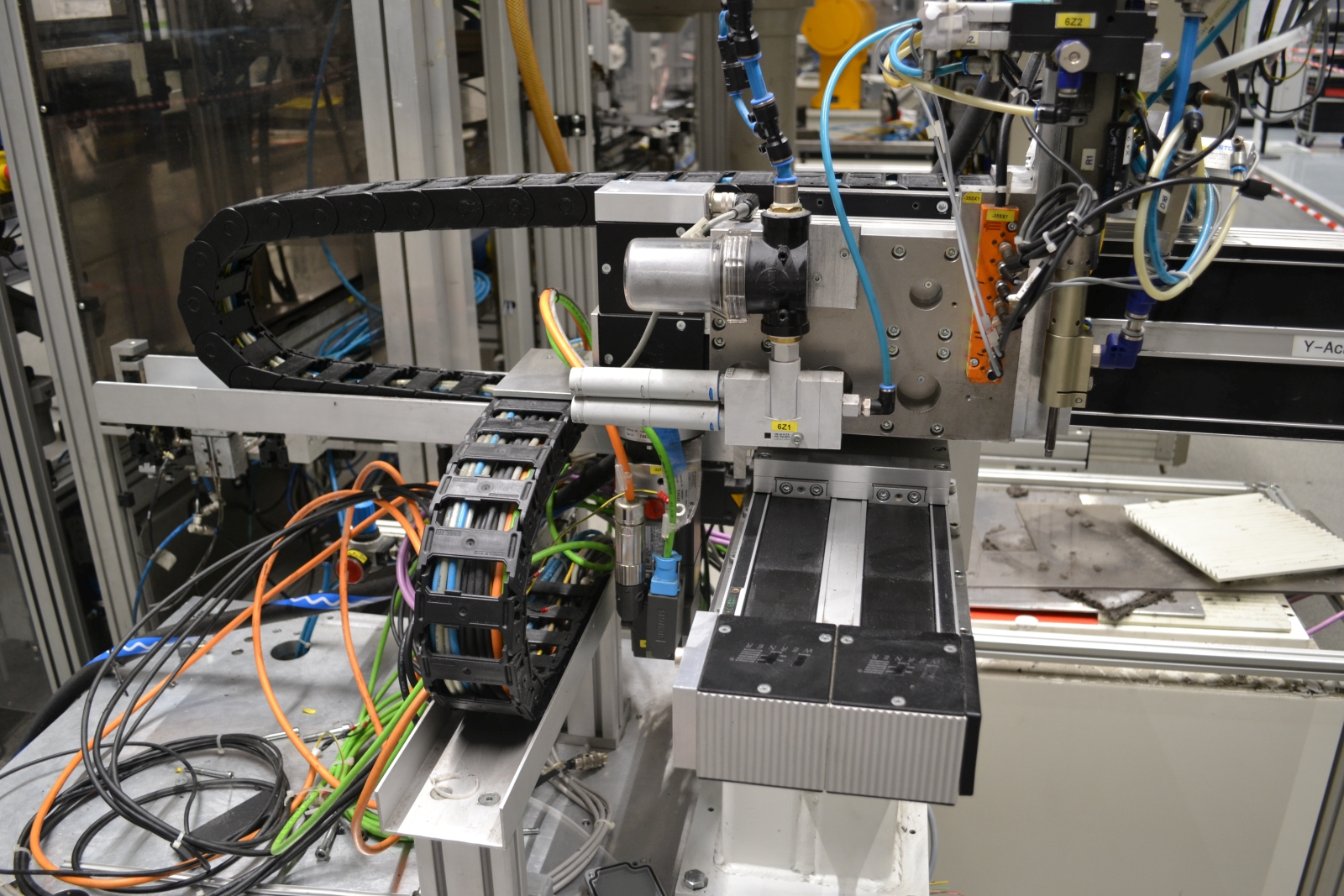 Összeszerelő gépsor 4