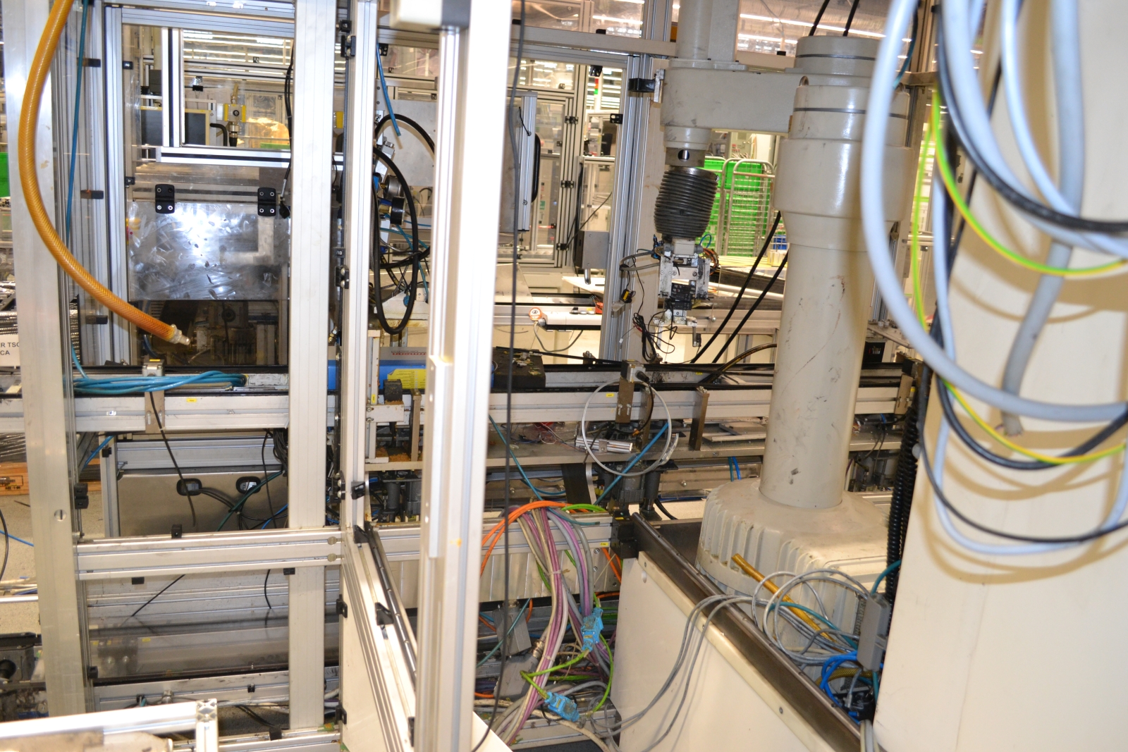 Összeszerelő gépsor 8