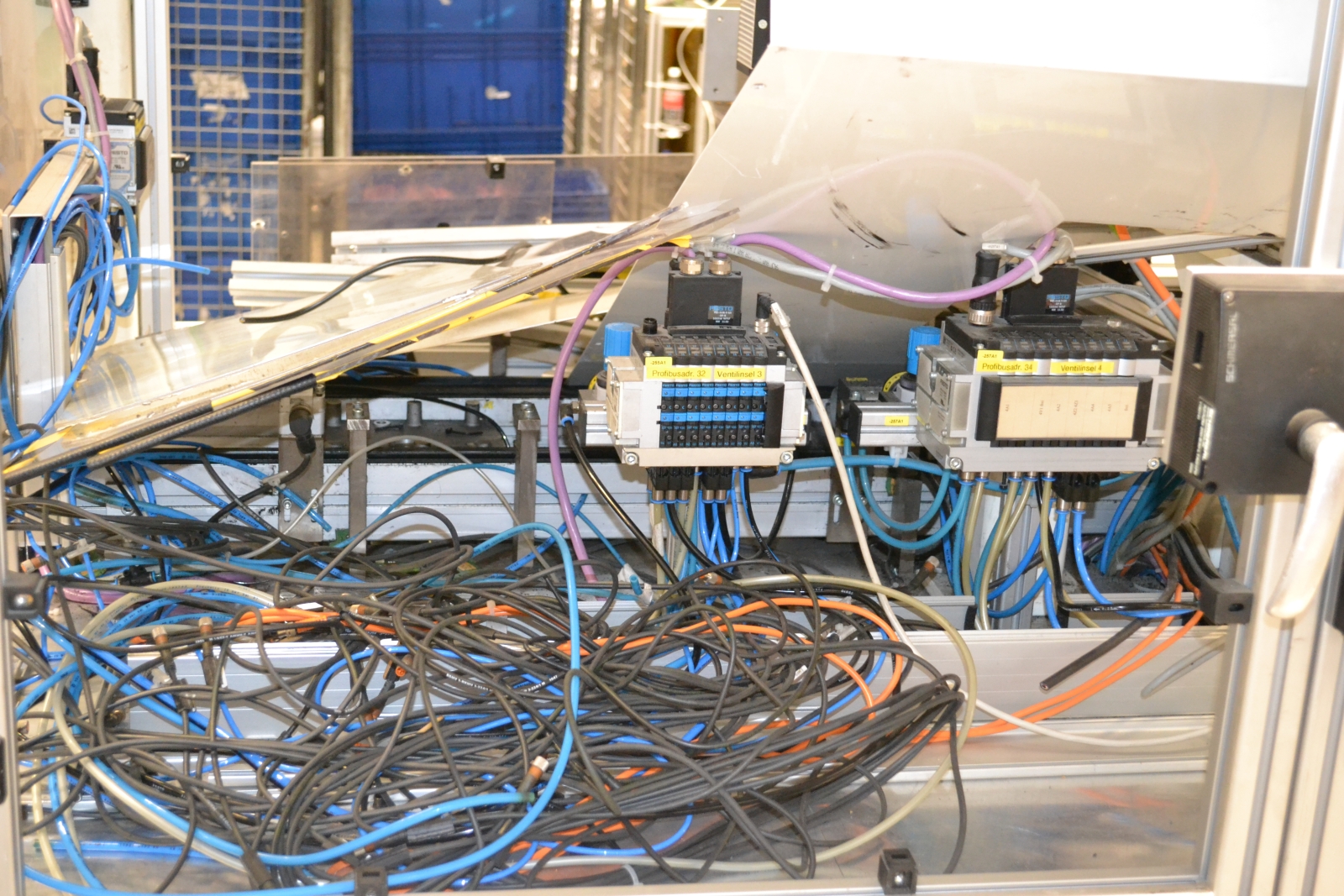 Összeszerelő gépsor 18