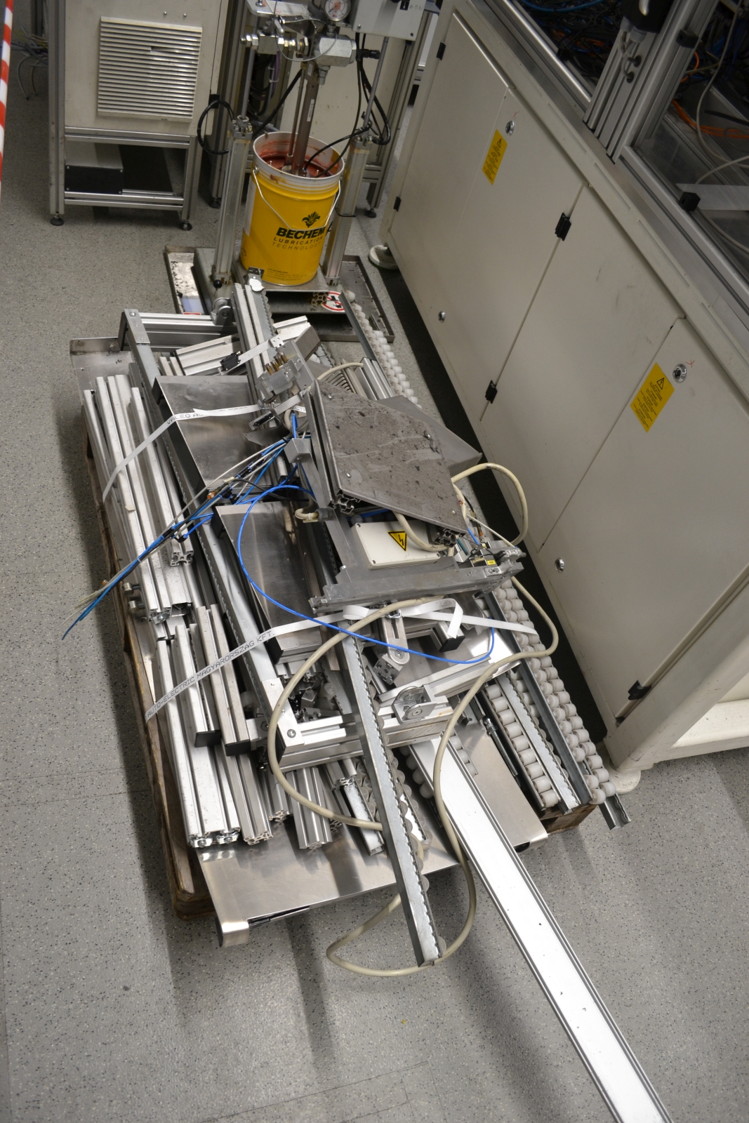 Összeszerelő gépsor 19