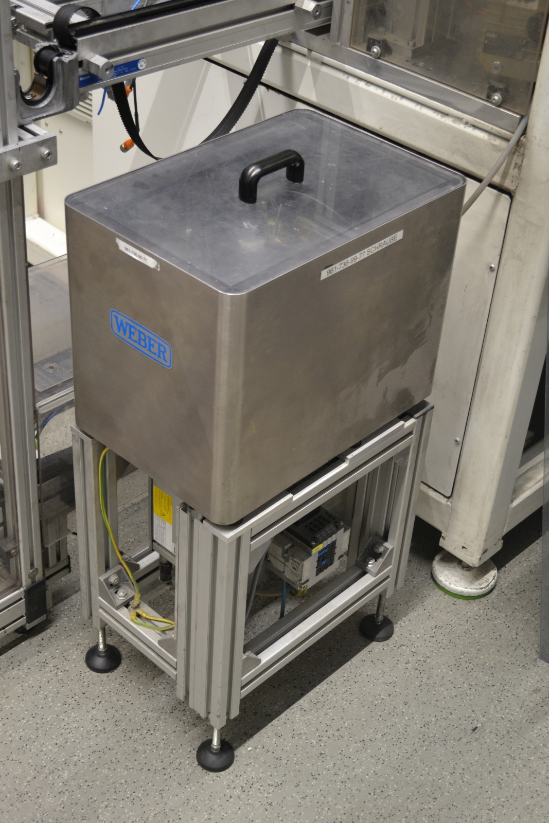 Összeszerelő gépsor 23