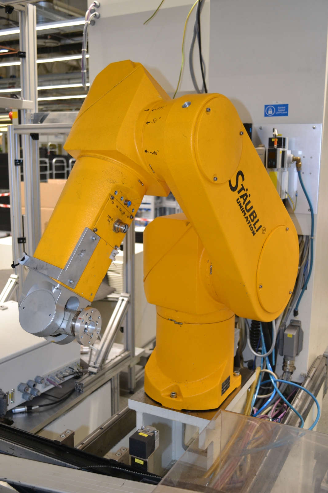 Összeszerelő gépsor 32