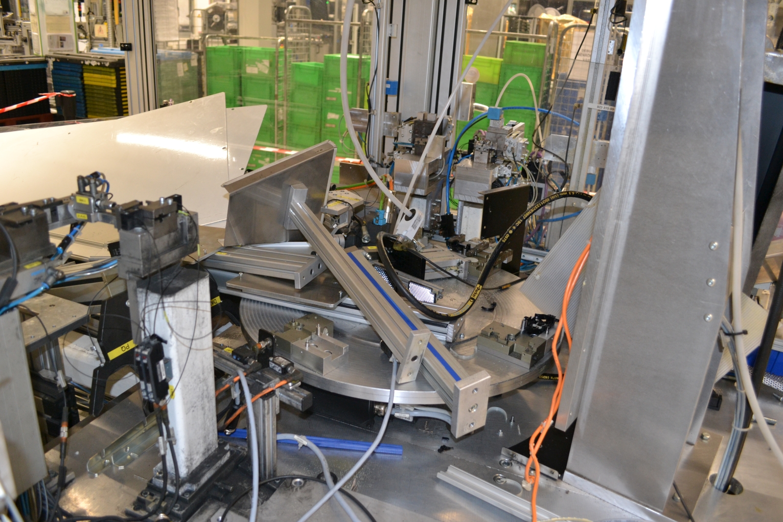 Összeszerelő gépsor 51