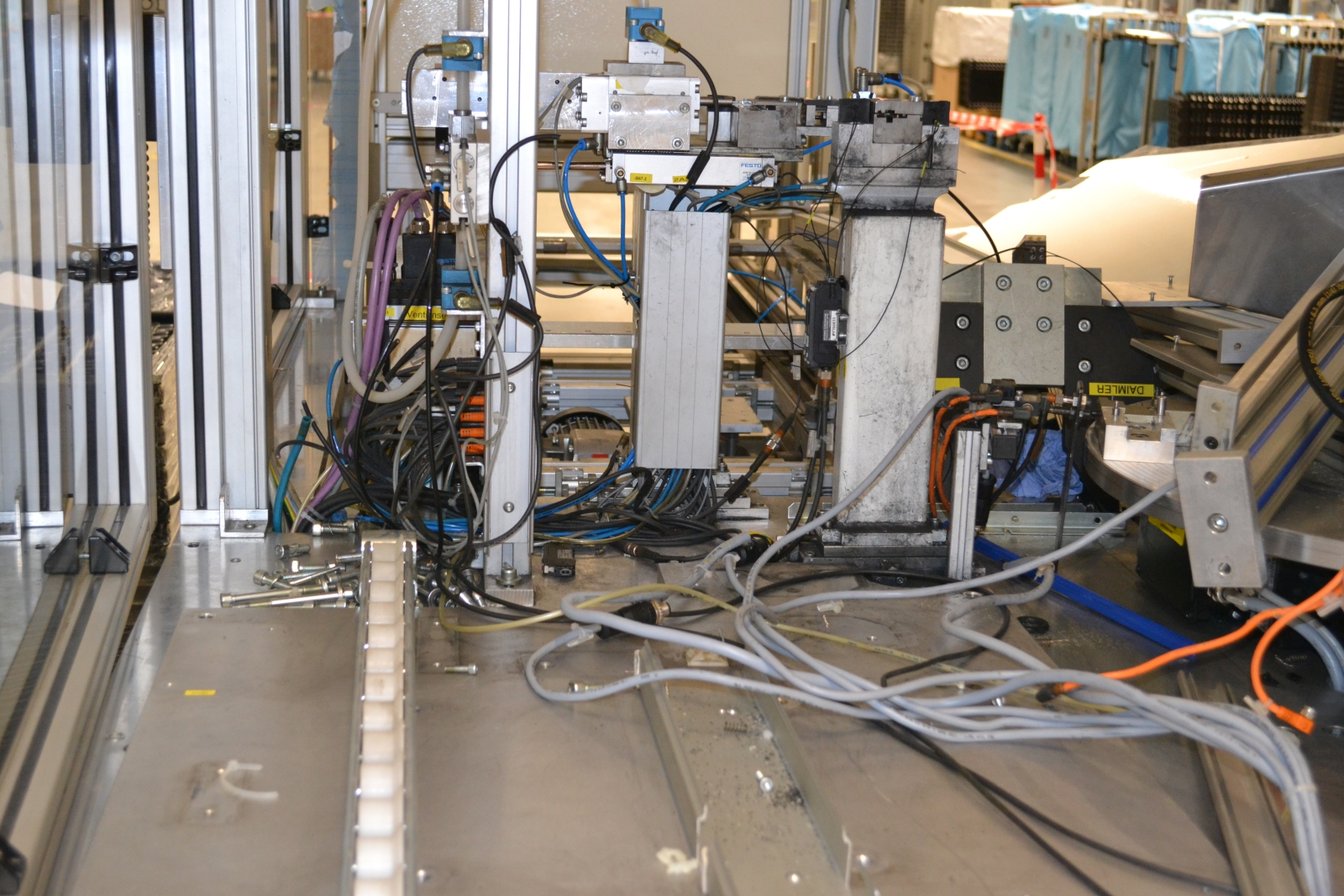 Összeszerelő gépsor 53