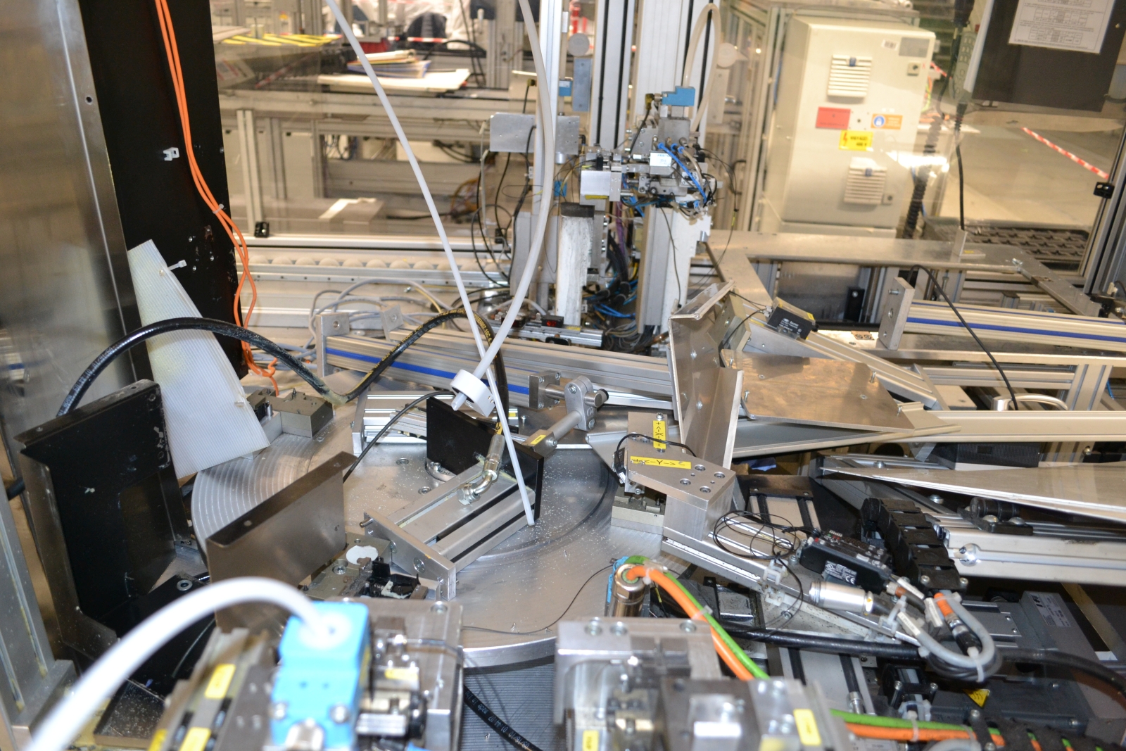 Összeszerelő gépsor 58