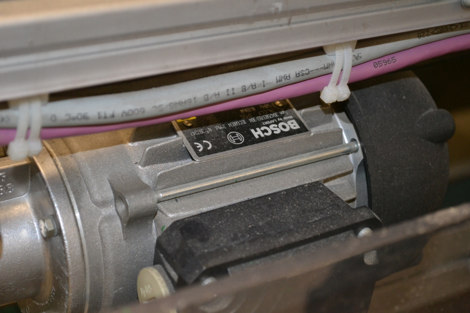 Összeszerelő gépsor 64