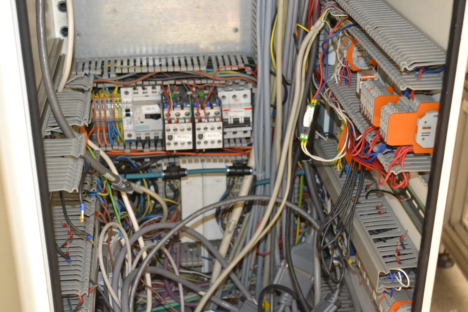 Összeszerelő gépsor 69