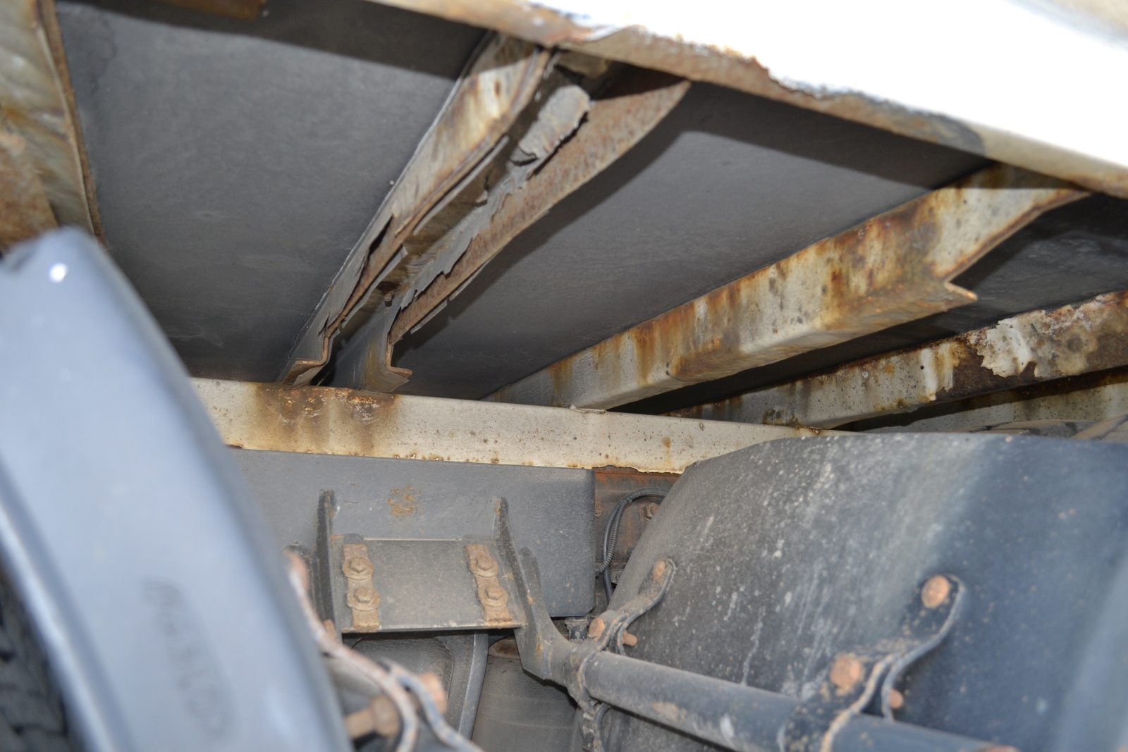 Nyergesvontató és pótkocsi 13