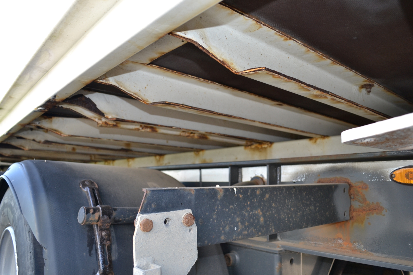 Nyergesvontató és pótkocsi 20