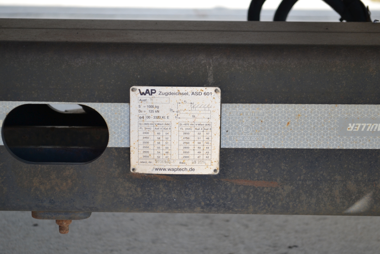 Nyergesvontató és pótkocsi 23