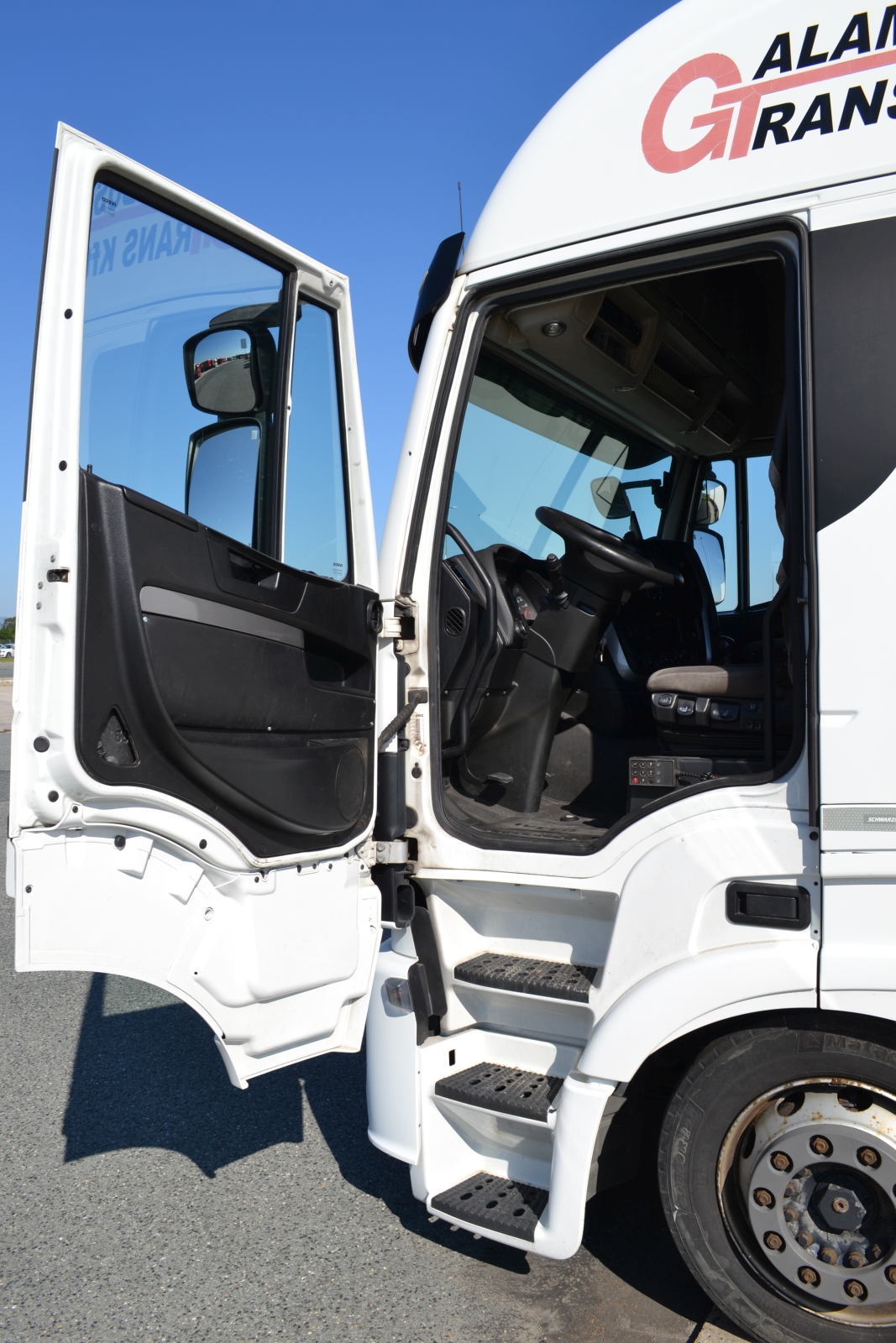 Nyergesvontató és pótkocsi 24