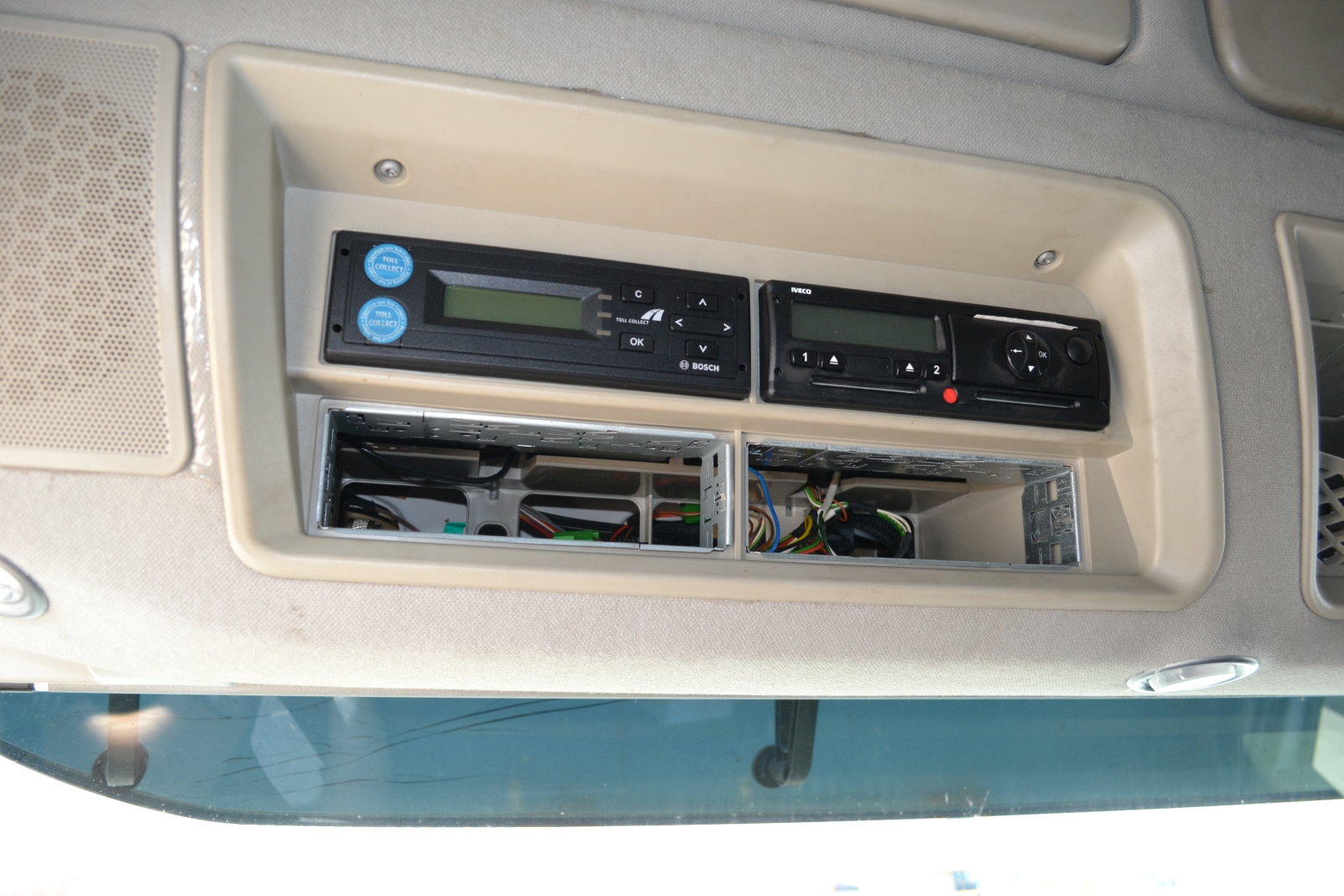 Nyergesvontató és pótkocsi 27