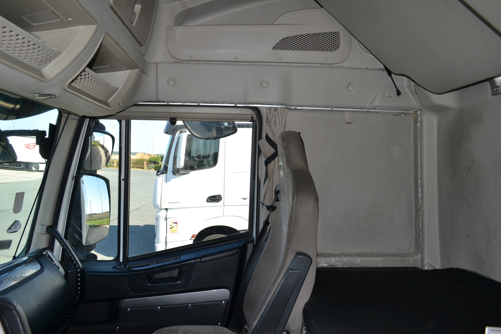 Nyergesvontató és pótkocsi 30