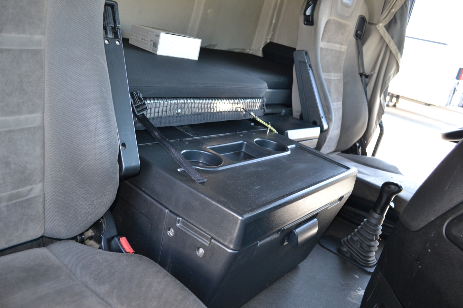 Nyergesvontató és pótkocsi 38