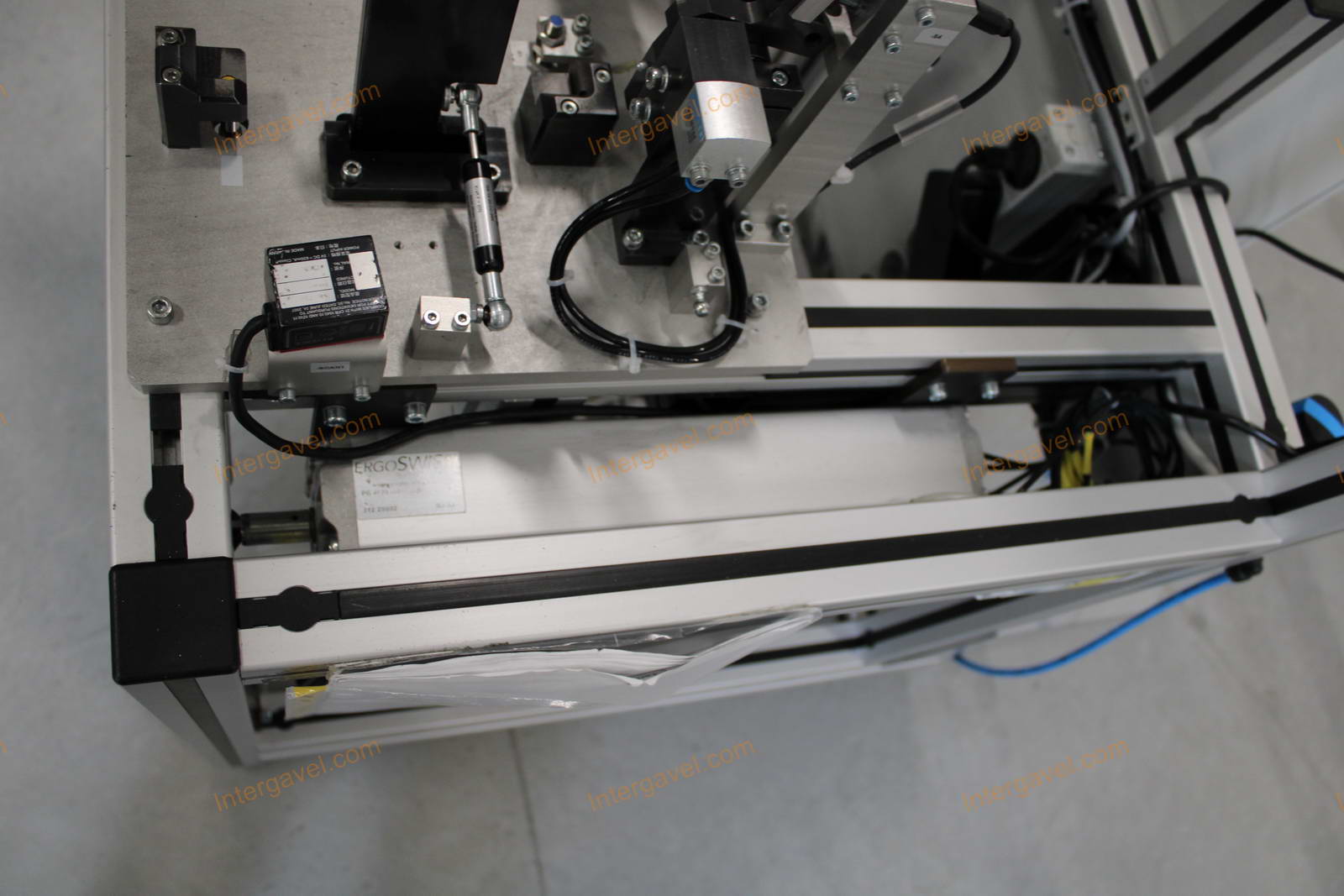 Bontott szerelő munkahely 12