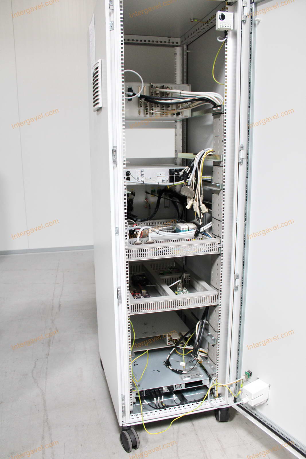 Bontott teszt szekrény 14