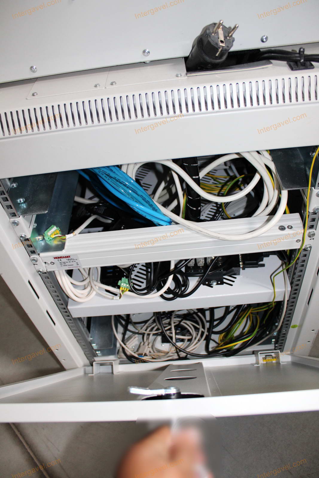 Bontott teszt szekrény 11