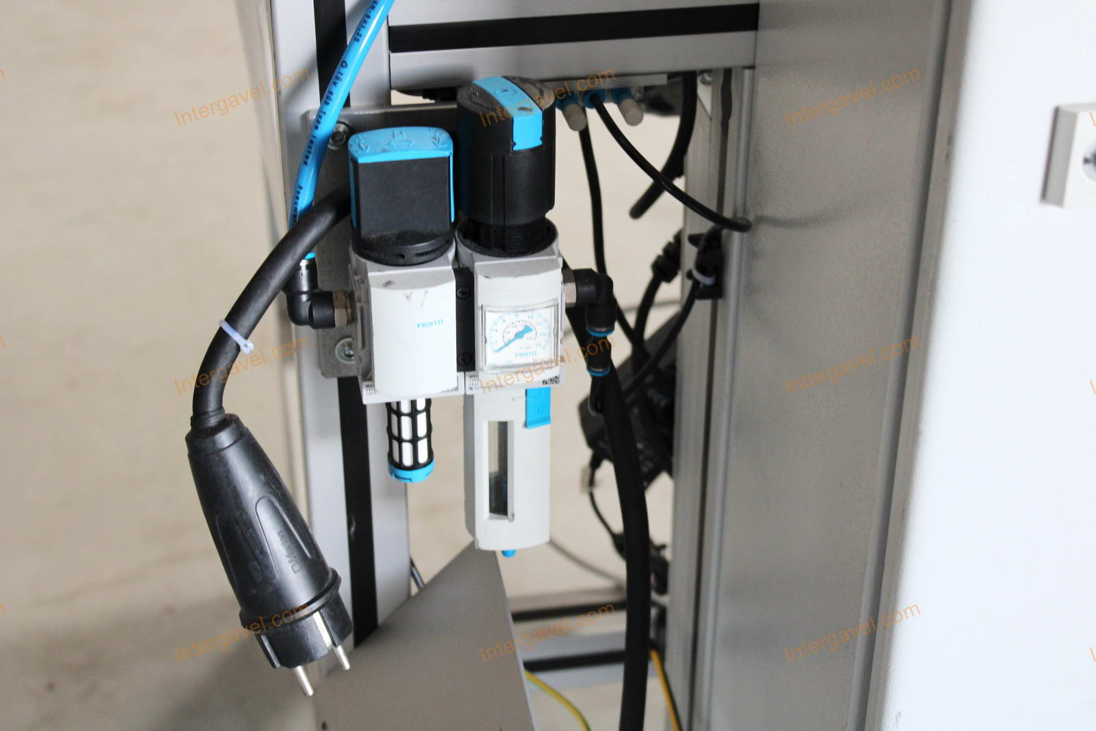 Bontott szerelő munkahely 21