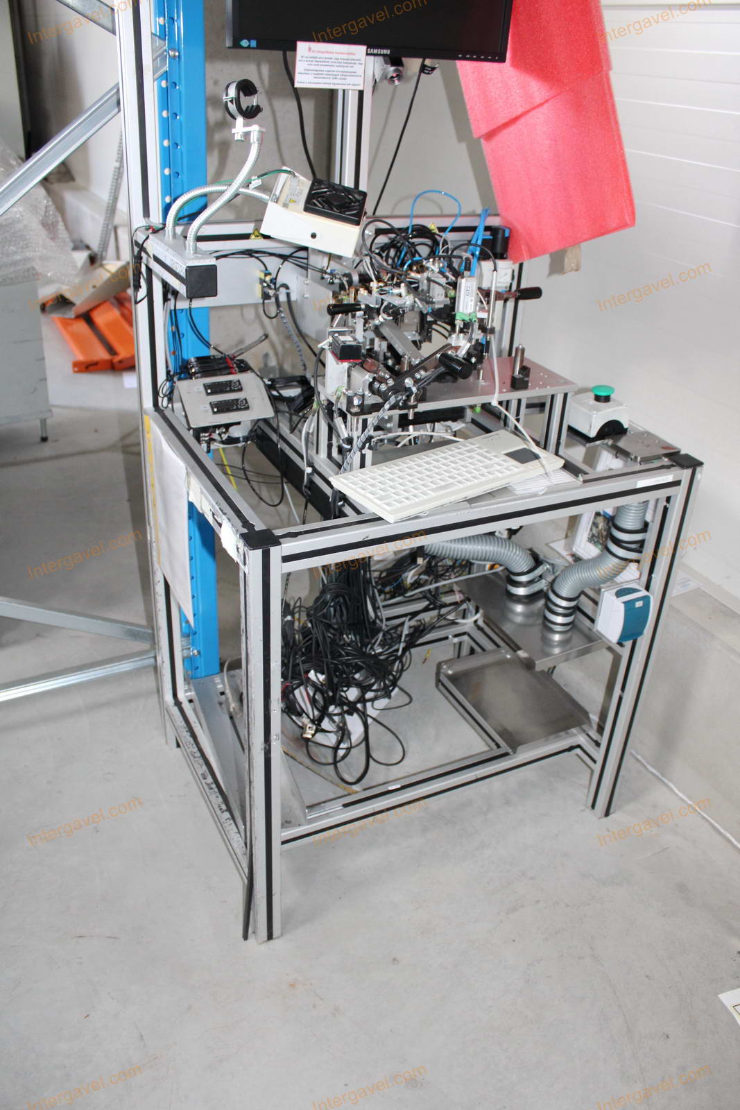 Bontott szerelő munkahely 2