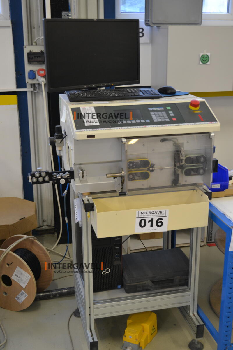 Automatikus vágó- és csupaszító gép 2