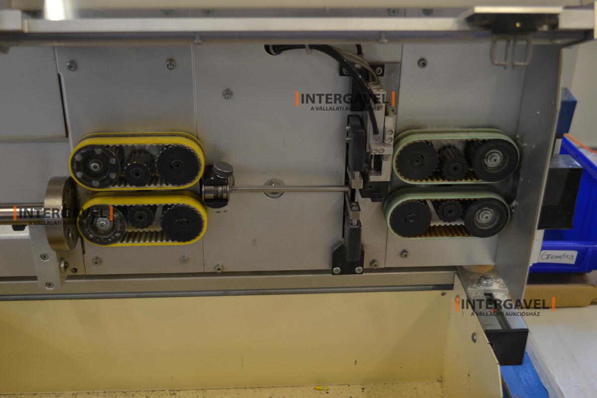 Automatikus vágó- és csupaszító gép 5