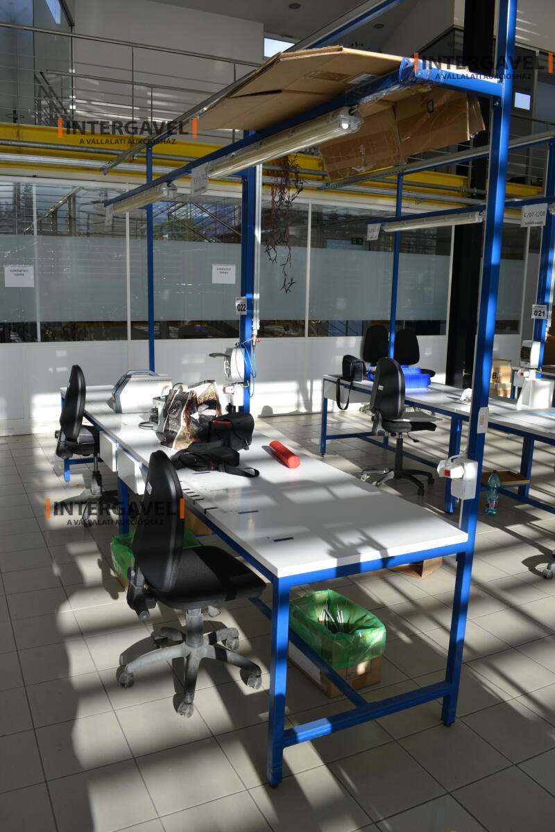 Munkaasztal székekkel 2