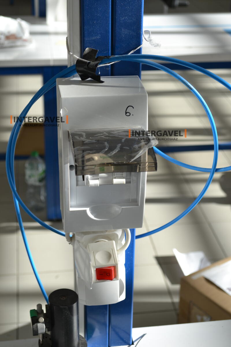 Munkaasztal székekkel 3