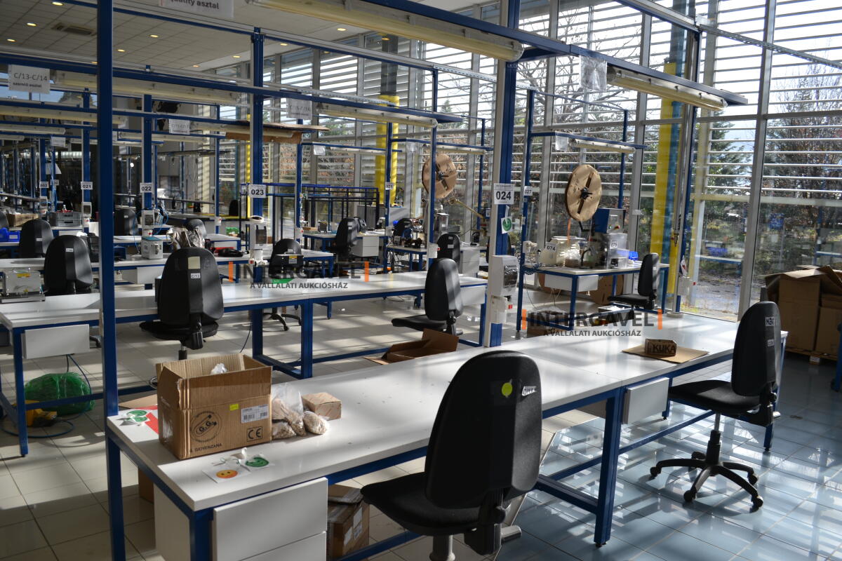 Munkaasztal székekkel 2