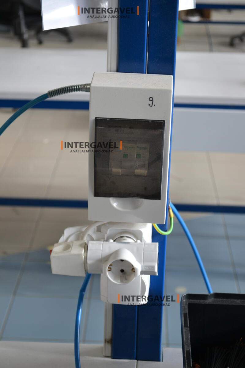 Munkaasztal székekkel 4