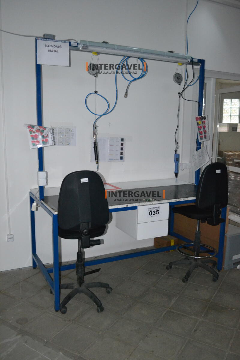 Munkaasztal székekkel, csavarozóval 2