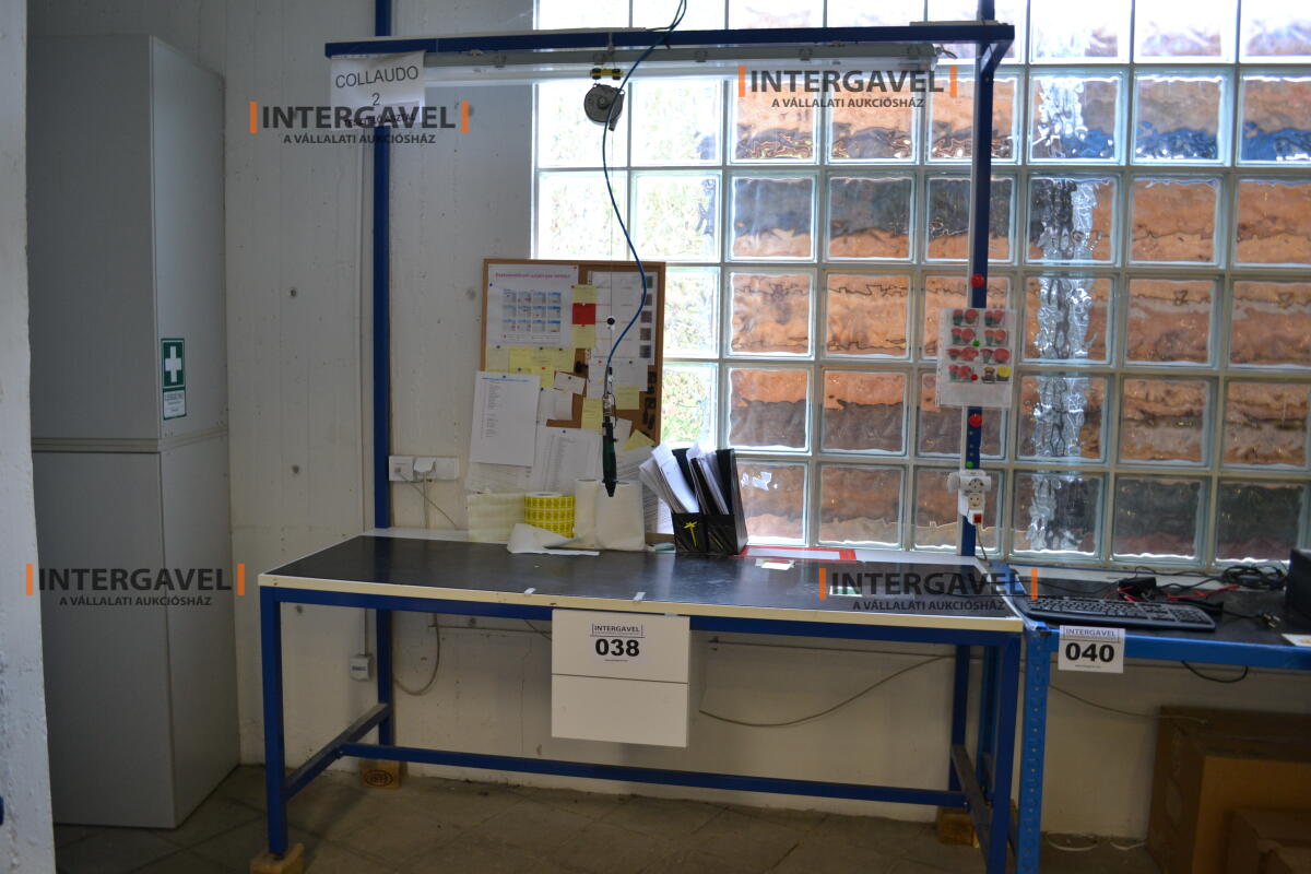 Munkaasztal csavarozóval