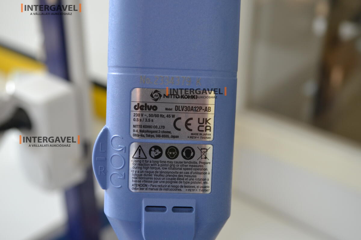 Asztal székkel, csavarozóval 4