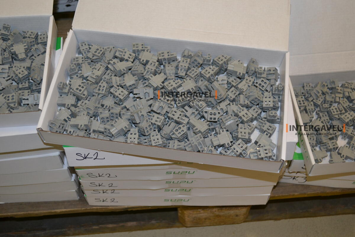 Vegyes csatlakozók, csatlakozótokok, elektronikai alkatrészek 3