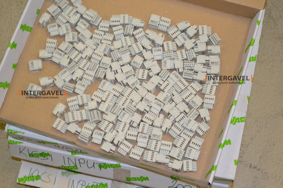 Vegyes csatlakozók, csatlakozótokok, elektronikai alkatrészek 19