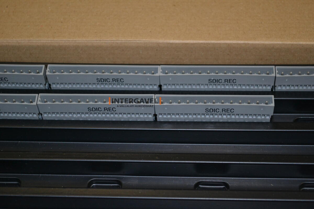 Vegyes csatlakozók, csatlakozótokok, elektronikai alkatrészek 22