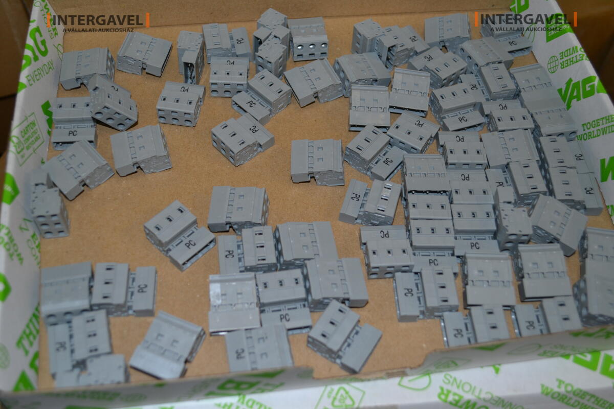 Vegyes csatlakozók, csatlakozótokok, elektronikai alkatrészek 26