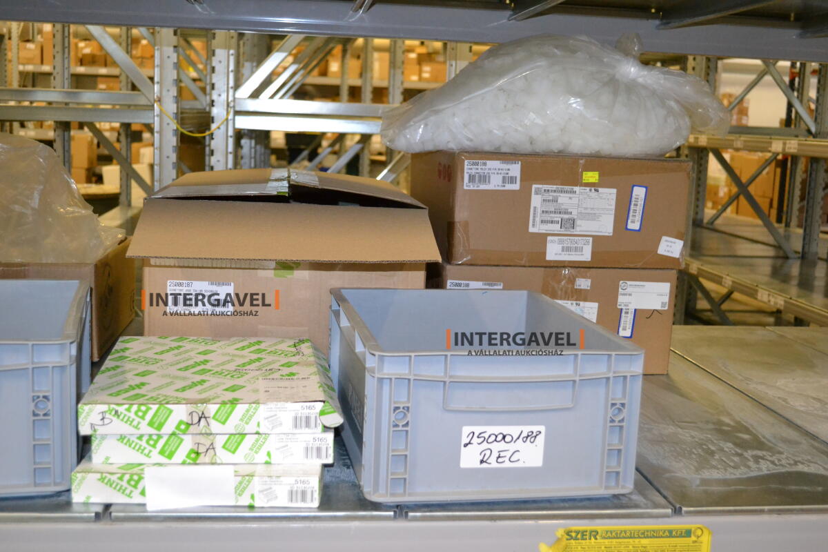 Vegyes csatlakozók, csatlakozótokok, elektronikai alkatrészek 48