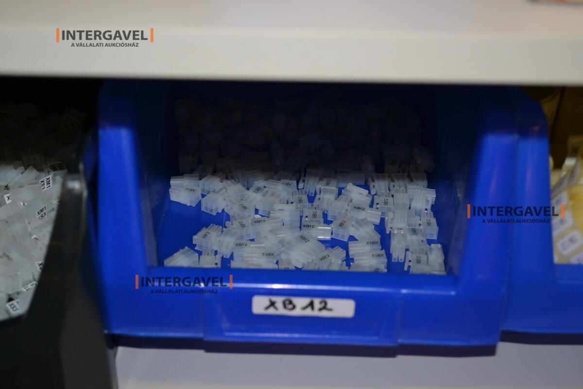 Vegyes csatlakozók, csatlakozótokok, elektronikai alkatrészek 64