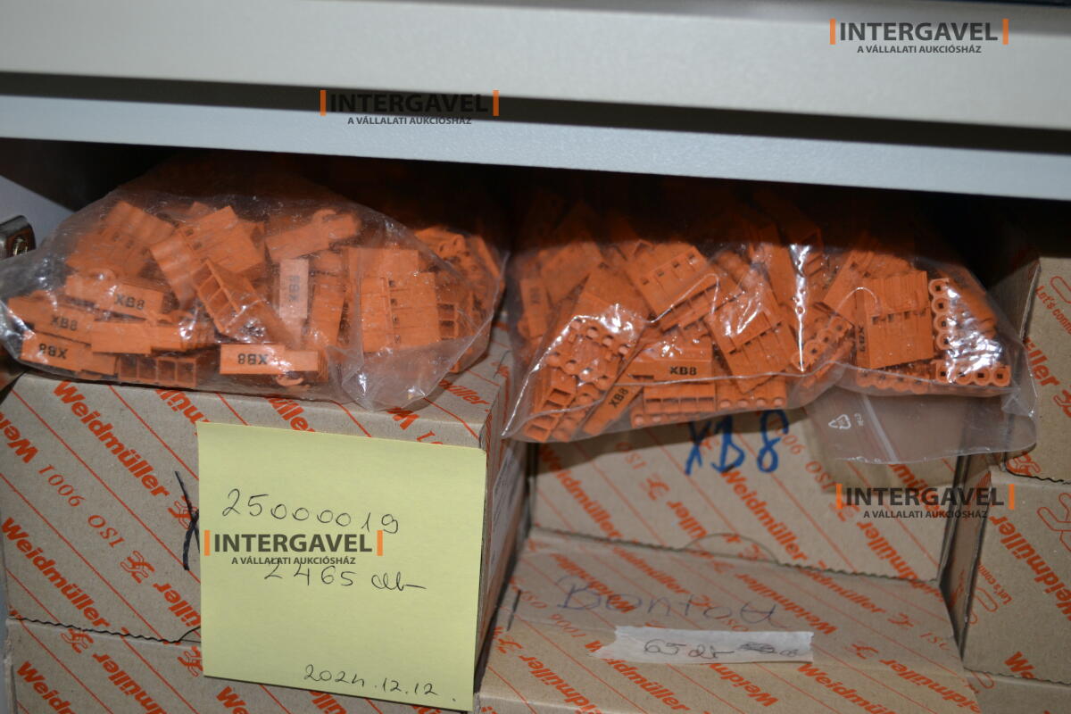 Vegyes csatlakozók, csatlakozótokok, elektronikai alkatrészek 65