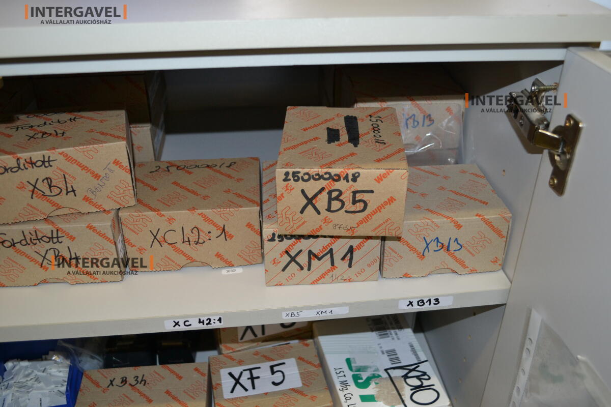 Vegyes csatlakozók, csatlakozótokok, elektronikai alkatrészek 66