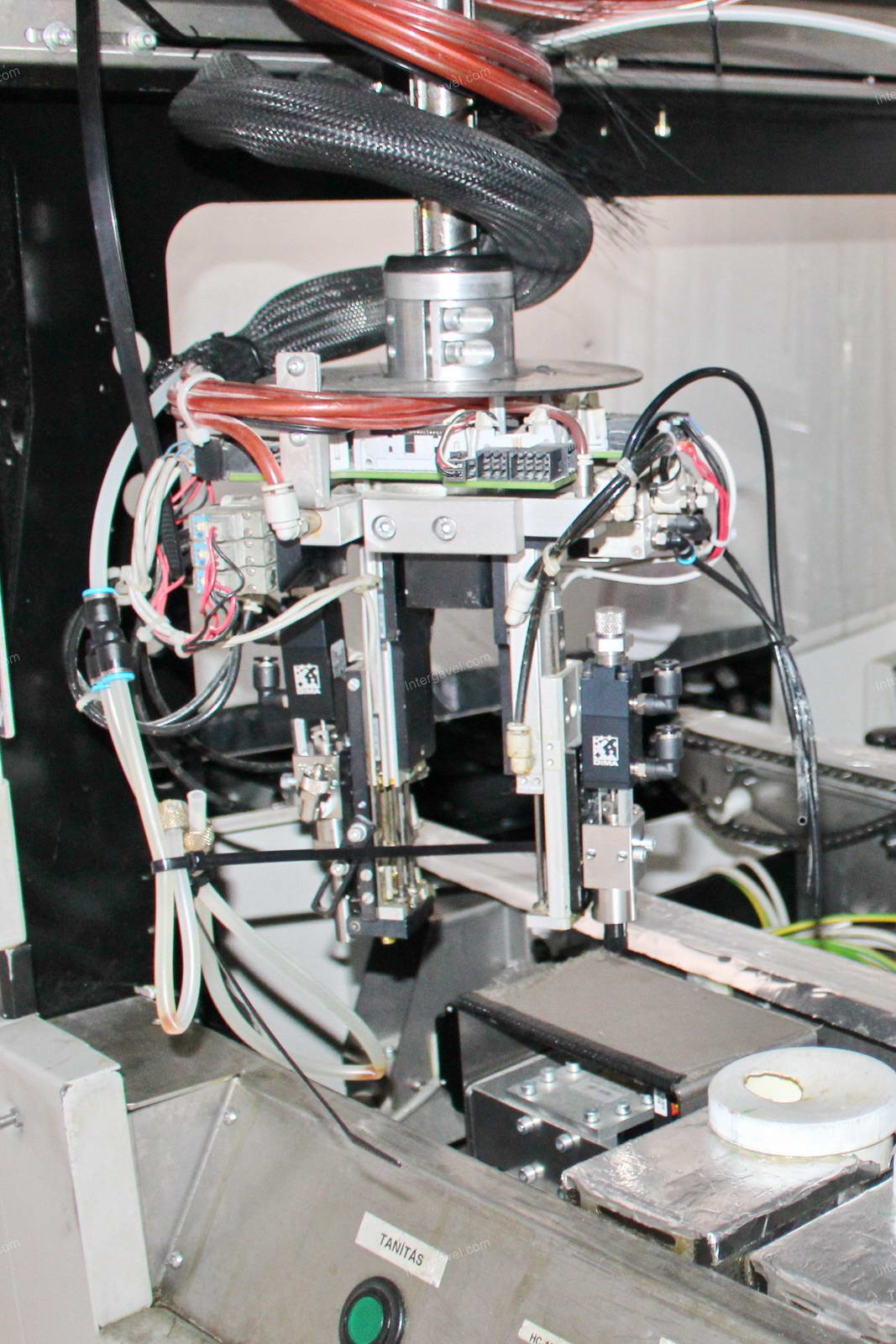 Lakkozó berendezés 8