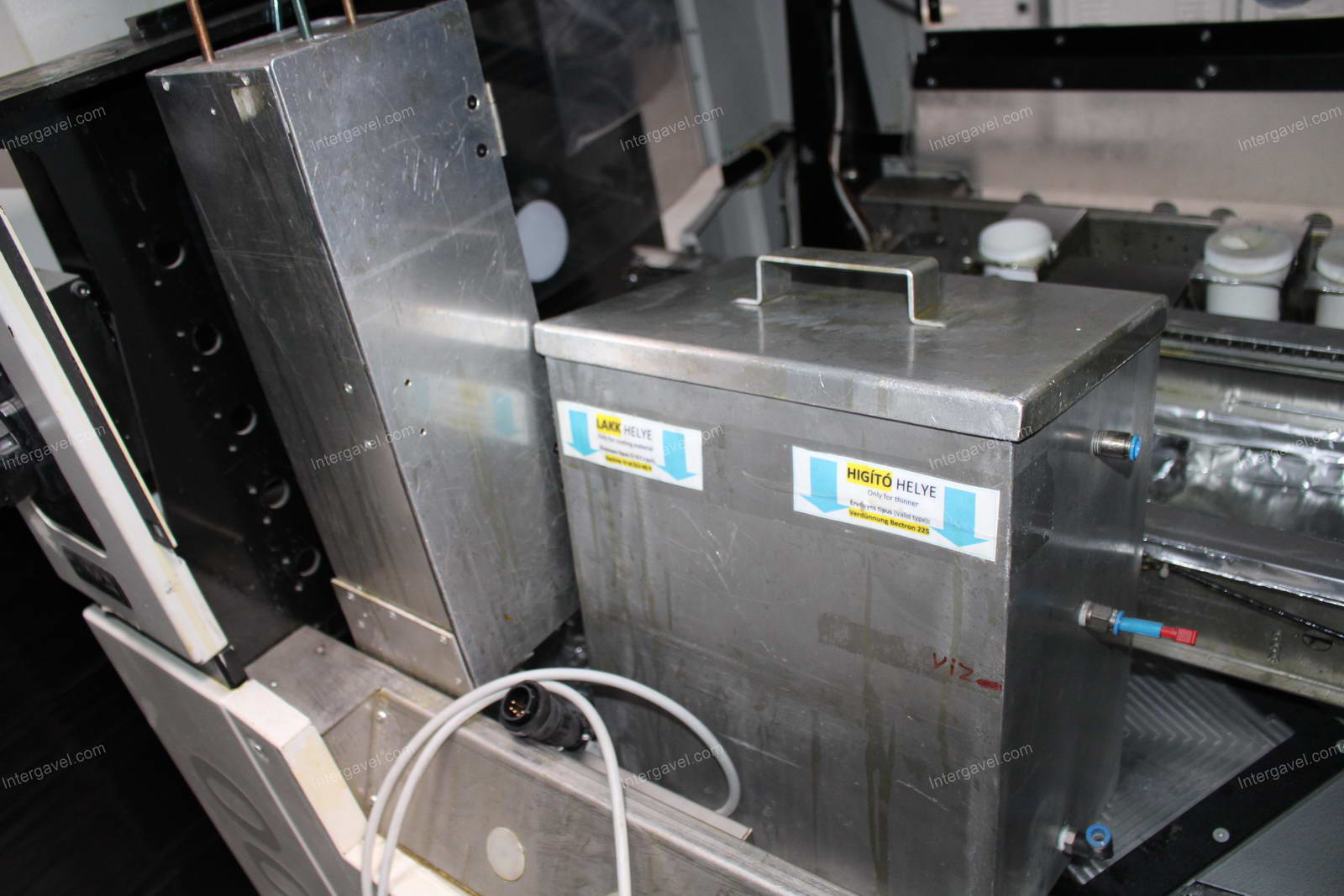 Lakkozó berendezés 13